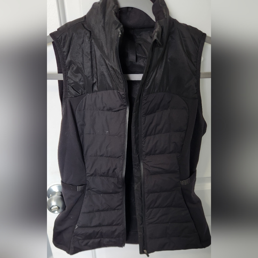 Lululemon Women's Black Quilted Vest Sz 6